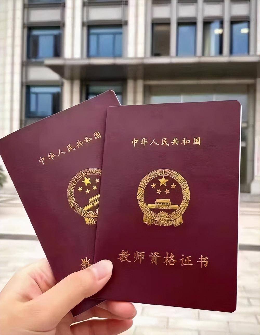 深圳专业制作各种证件指南:从历史演变到未来选择的完整对比
